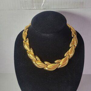 Monet Vintage Statement Elegant Gold-Tone Textured Leaf Motif Collar Necklace